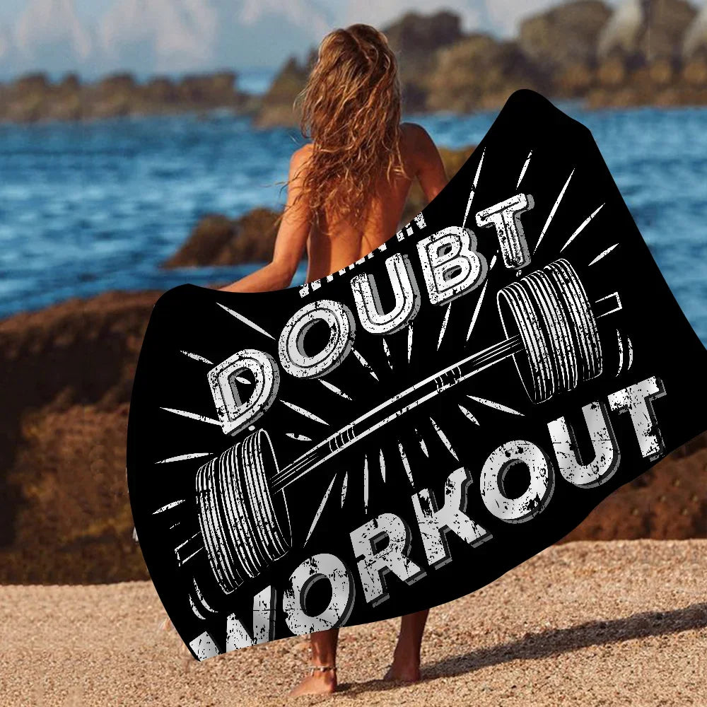 Telo Mare e Palestra in Microfibra con Slogan Fitness su Fondo Nero – 10 Modelli 6 Misure da 40×70 a 150×220 cm