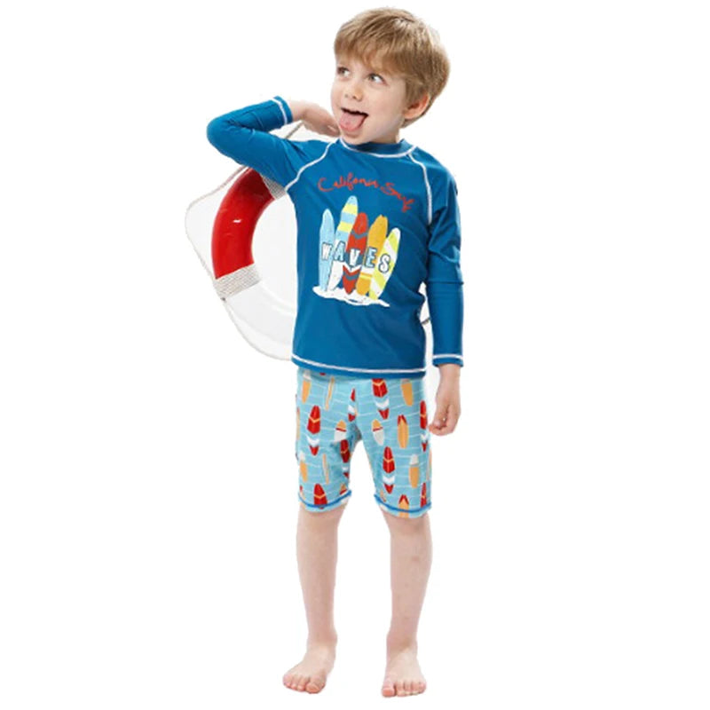 Costume da Bagno Due Pezzi Bambino e Bambina con Stampa Marina – Top e Pantaloncini, 9 Fantasie, 2–10 Anni