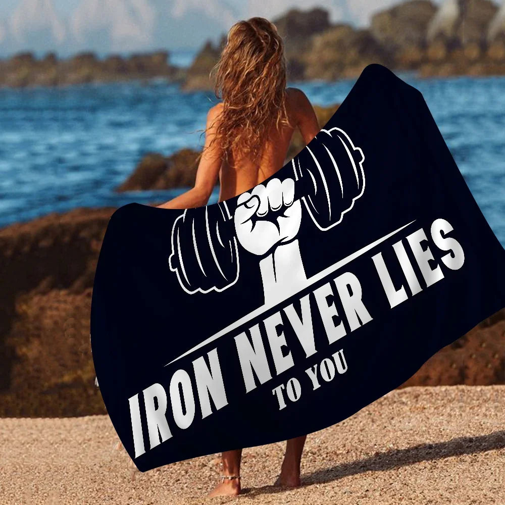 Telo Mare e Palestra in Microfibra con Slogan Fitness su Fondo Nero – 10 Modelli 6 Misure da 40×70 a 150×220 cm