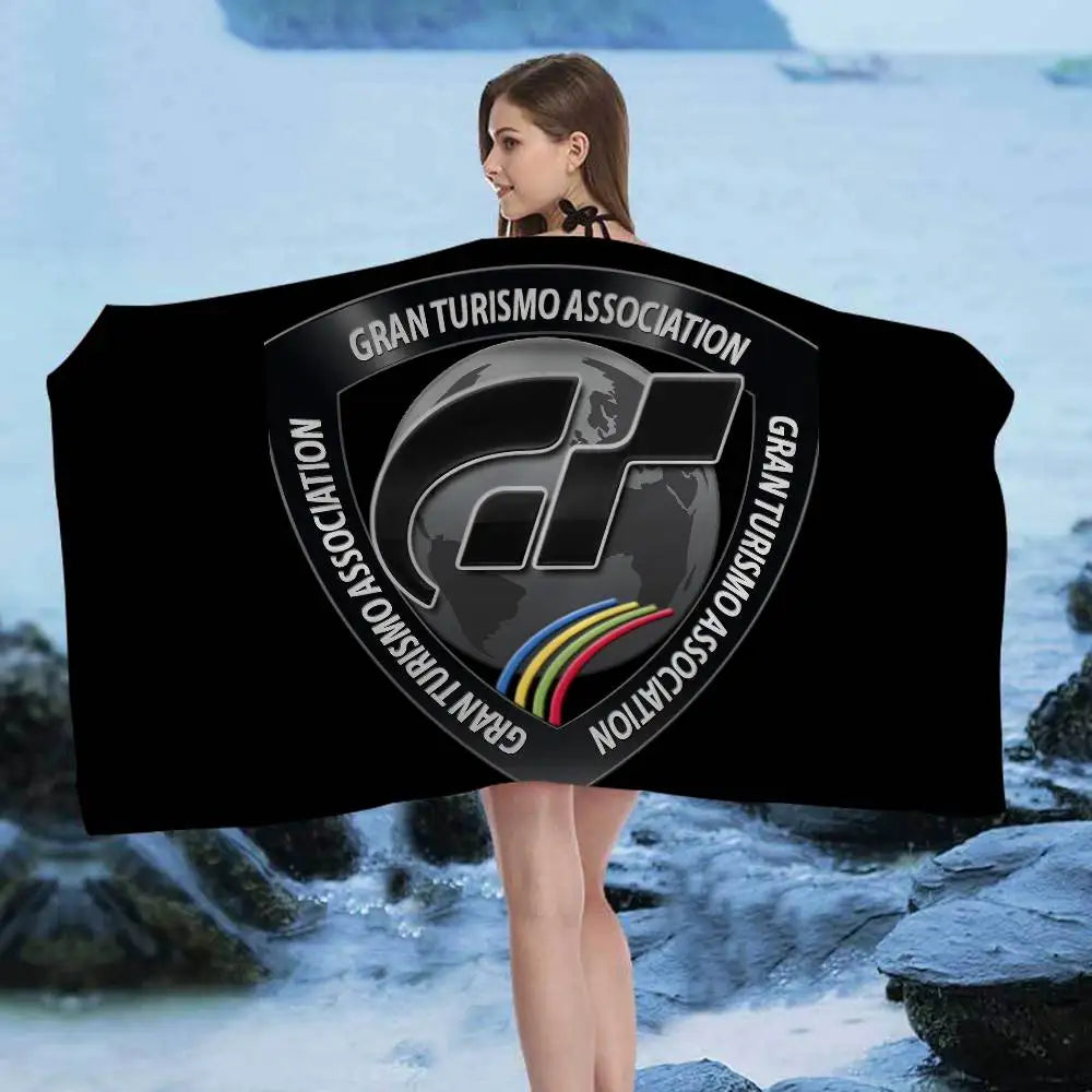 Asciugamano Gran Turismo su Fondo Nero – Telo Mare e Bagno in Poliestere e Cotone, 3 Modelli 7 Misure