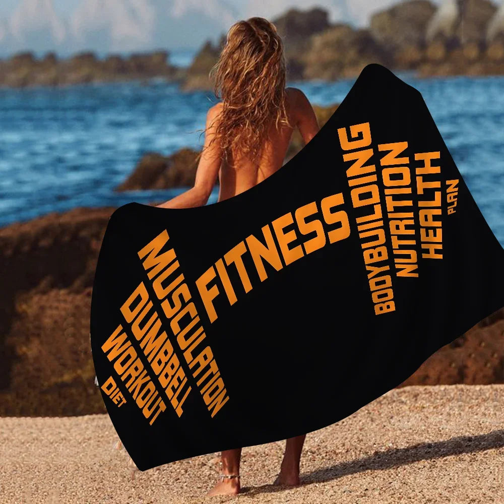 Telo Mare e Palestra in Microfibra con Slogan Fitness su Fondo Nero – 10 Modelli 6 Misure da 40×70 a 150×220 cm