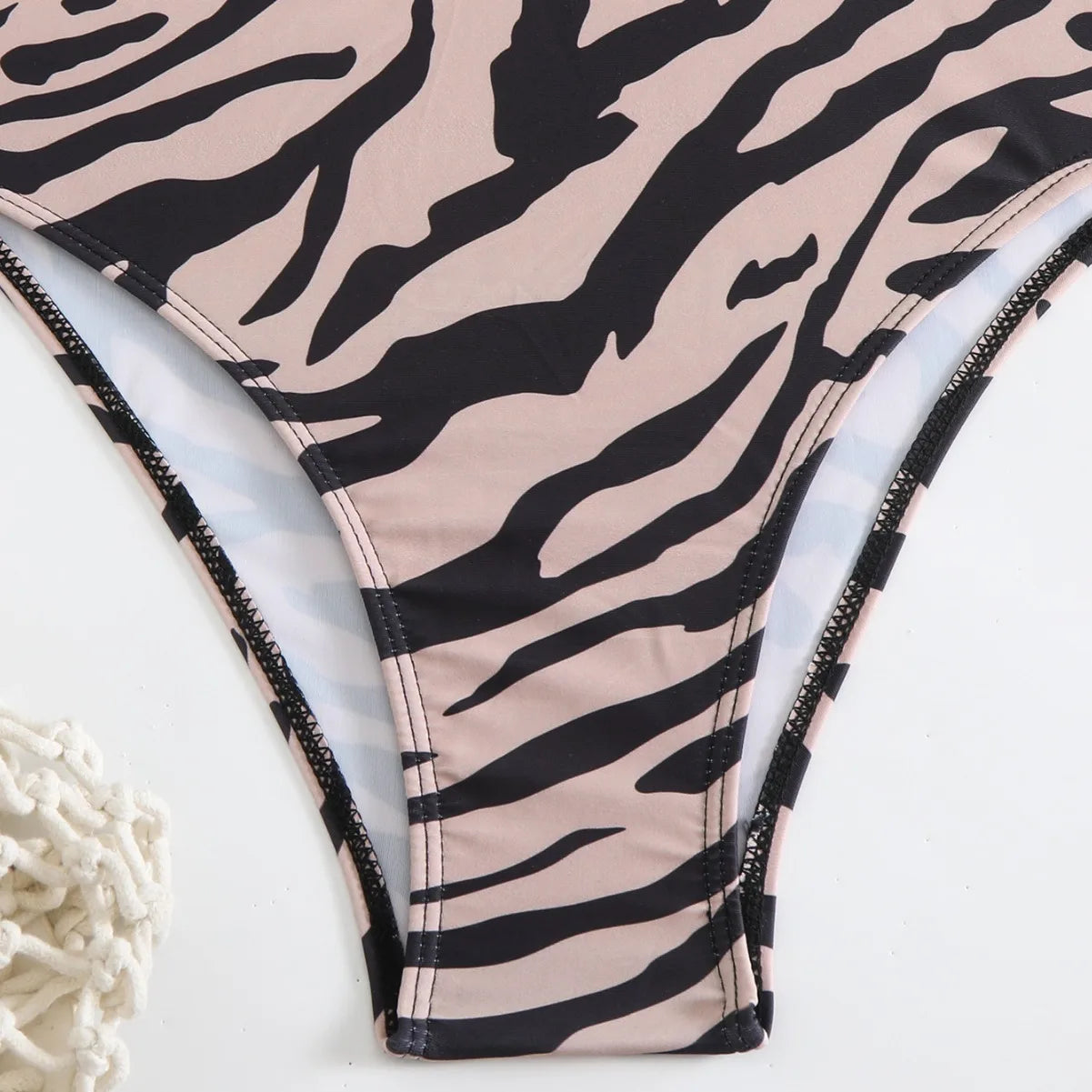 Costume da Bagno Intero Donna Taglio Alto con Zip Frontale – Stampa Animalier