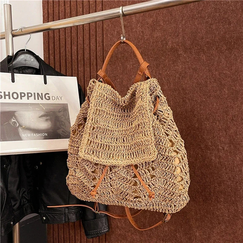 Zaino da Donna in Paglia Intrecciata Stile Boho – Chiusura a Corda, Tracolla Arcuata – 2 Colori