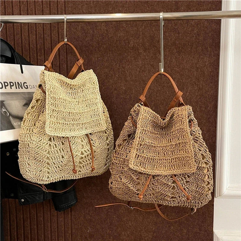 Zaino da Donna in Paglia Intrecciata Stile Boho – Chiusura a Corda, Tracolla Arcuata – 2 Colori