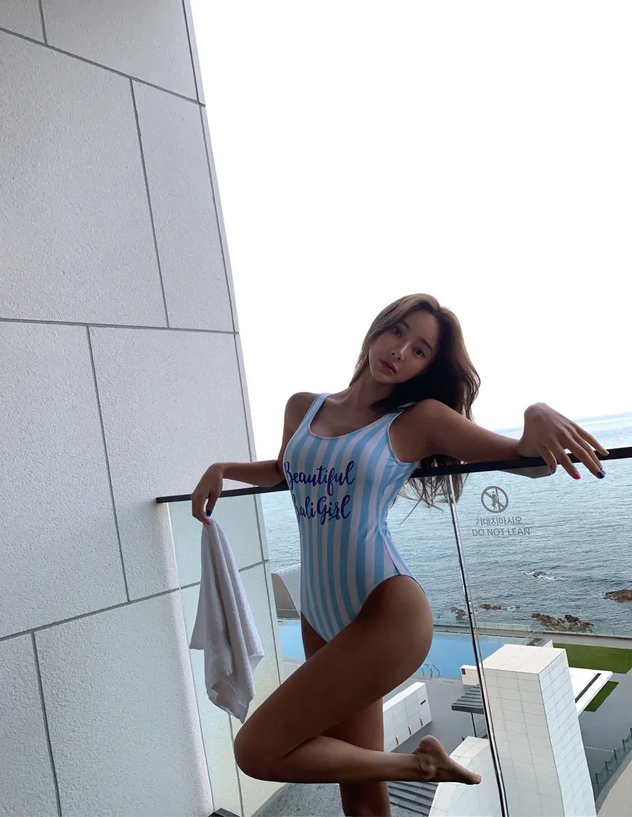 Costume Intero Donna a Righe "Beautiful Bali Girl"